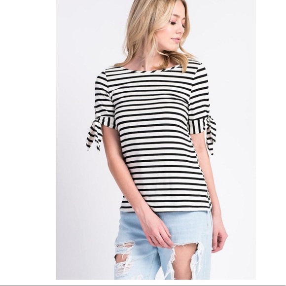les amis Tops - 🌻White and black striped tee with sleeve detail